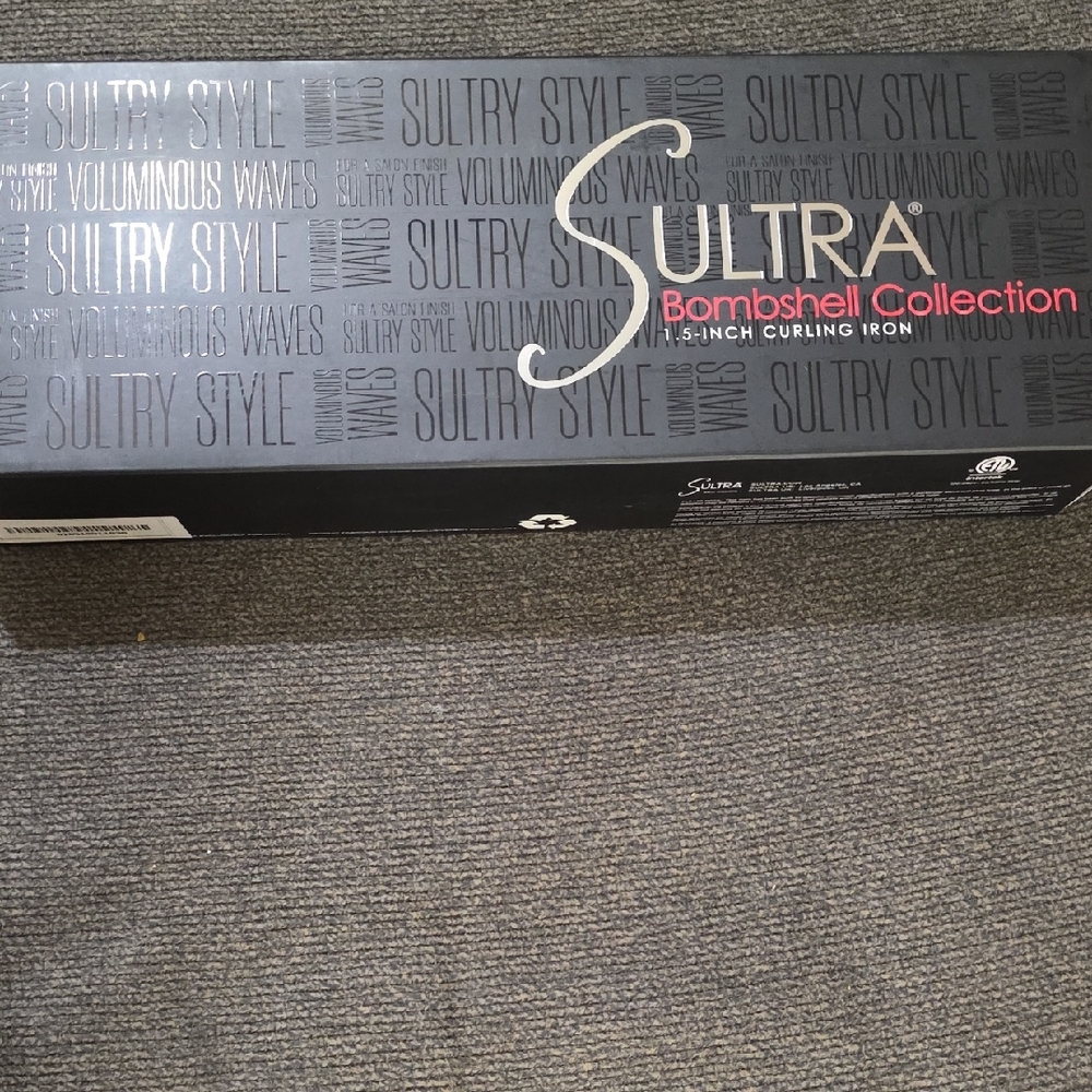**SOLD**.                            Bombshell Collection Curling Iron - Black